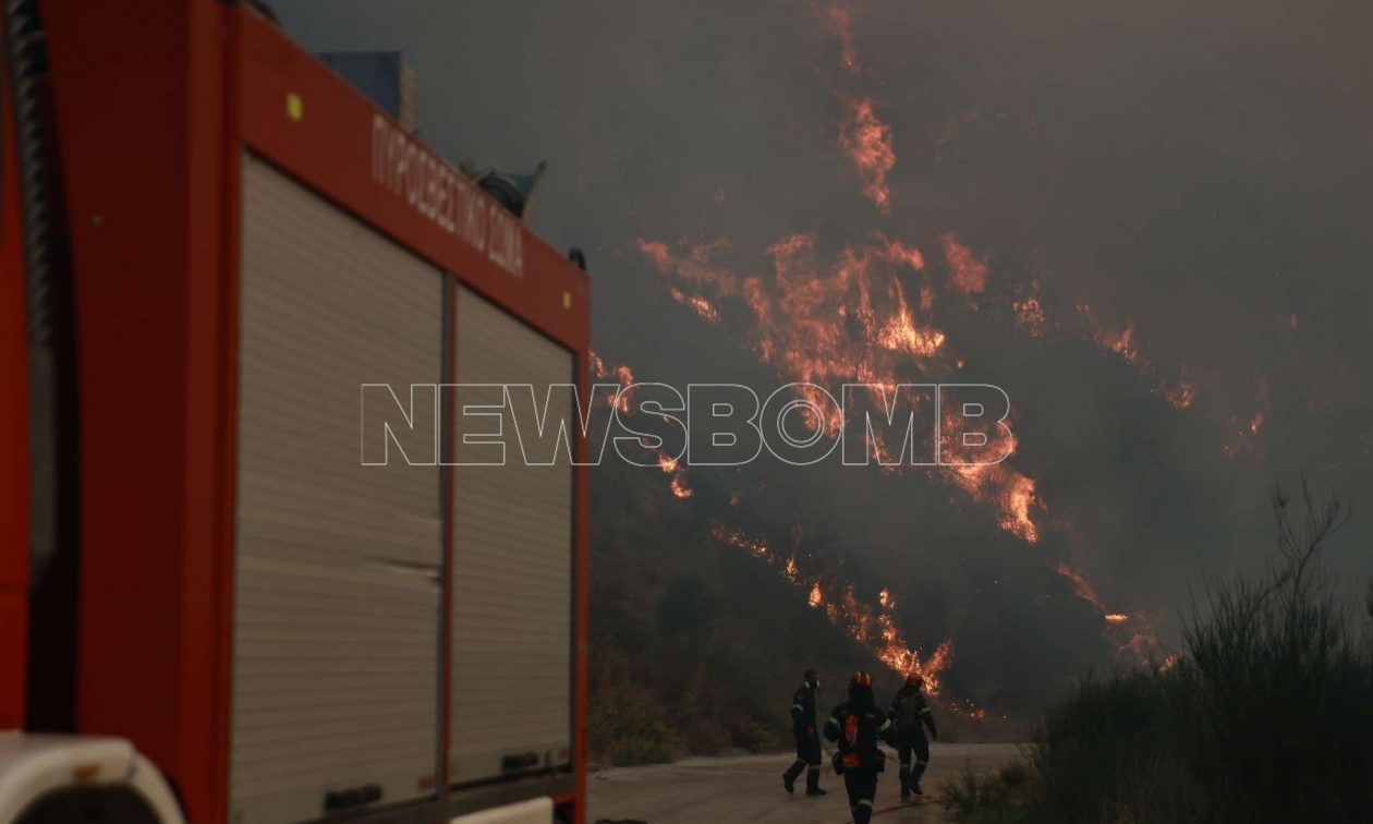 Κρίσιμη κατάσταση από τη φωτιά στην Κορινθία καθώς οι πυροσβέστες δίνουν μάχη με τις αναζωπυρώσεις