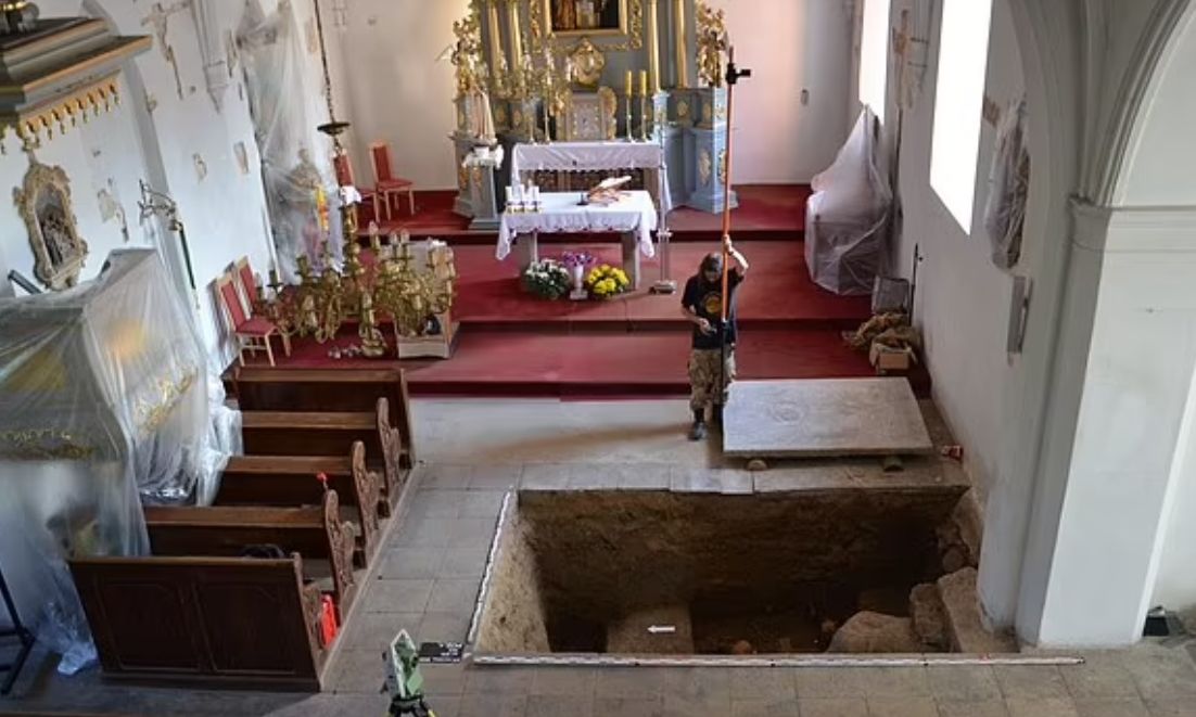 Εξαιρετική Ανακάλυψη Τάφου Βαμπίρ σε Εκκλησία της Πολωνίας