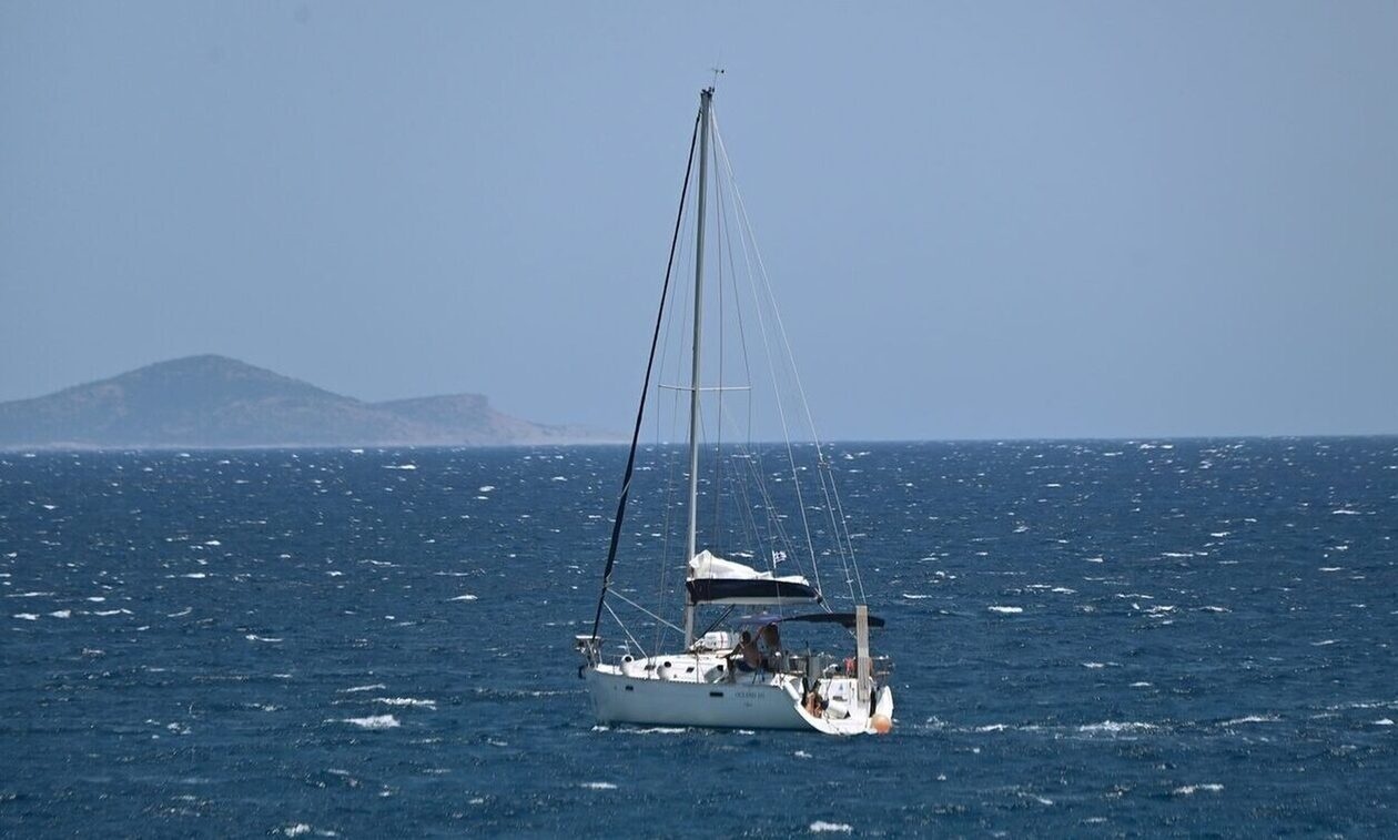 Βύθιση ιστιοφόρου με οκτώ επιβαίνοντες στα Δωδεκάνησα και επιτυχής διάσωση τους