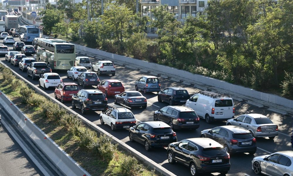 Αυξημένη Κίνηση στους Κεντρικούς Δρόμους της Αθήνας και Πειραιά