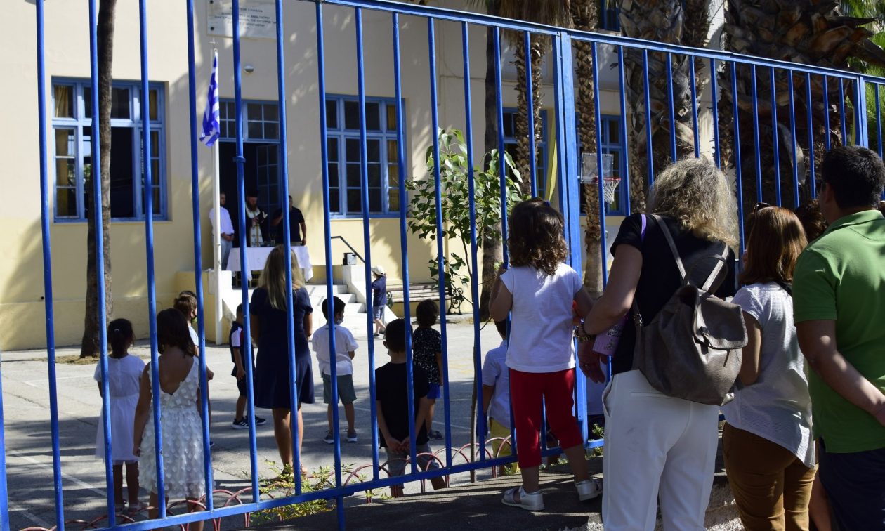 Απεργιακές Κινητοποιήσεις Εργαζομένων σε Σχολεία και Λιμάνια Ενόψει Γενικών Απεργιών στην Ελλάδα