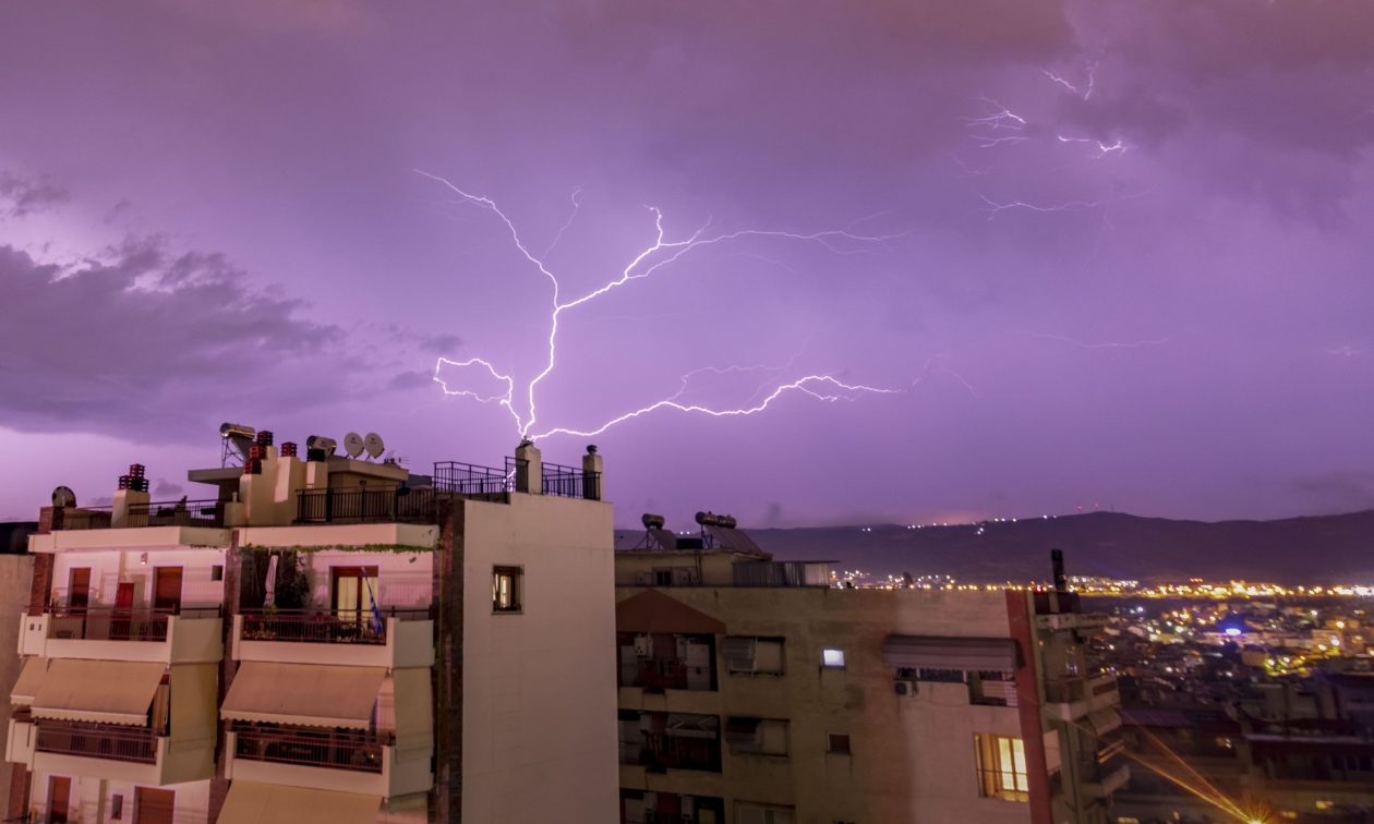 Τίτλος: “Αλλαγές στον Καιρό: Ψύχος και Βροχές Ερχονται στην Ελλάδα Τον Οκτώβριο”