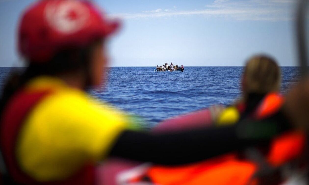 Ναυάγιο μεταναστών ανοικτά των τυνησιακών ακτών αποκαλύπτει την ανθρωπιστική κρίση στη χώρα